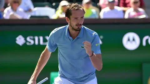 Daniil Medvedev celebra un punto ante Alex Michelsen Daniil Medvedev celebra un punto ante Alex Michelsen