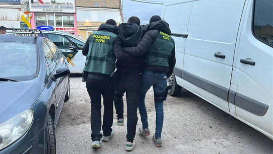 Liberan a seis personas asiáticas que eran explotadas laboralmente en La Rioja Liberan a seis personas asiáticas que eran explotadas laboralmente en La Rioja
