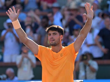 Carlos Alcaraz celebra su victoria ante Casper Ruud