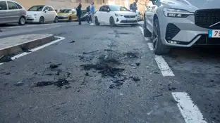 Un testigo apunta a un tiroteo en la calle y una bala desviada como el motivo que mató al hombre asomado a su balcón en Alicante Un testigo apunta a un tiroteo en la calle y una bala desviada como el motivo que mató al hombre asomado a su balcón en Alicante