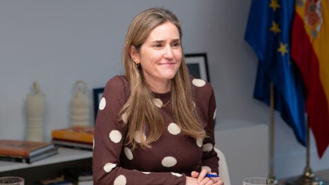 La vicepresidenta del Gobierno y ministra para la Transici&oacute;n Ecol&oacute;gica y el Reto Demogr&aacute;fico, Sara Aagesen, durante una reuni&oacute;n con representantes del sector gasista y petrolero, a 11 de marzo de 2026, en Madrid (Espa&ntilde;a). Estas reuniones se enmarcan en un contexto de tensi&oacute;n energ&eacute;tica creciente provocada por la guerra entre Ir&aacute;n, Israel y Estados Unidos, que est&aacute; disparando los precios del crudo y del gas. CORES (Corporaci&oacute;n de Reservas Estrat&eacute;gicas de Productos Petrol&iacute;feros) es la entidad e...