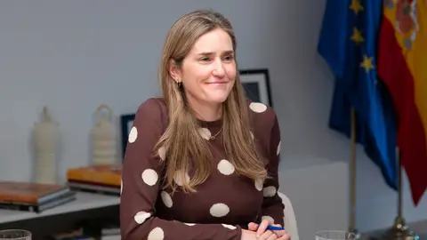 Sara Aagesen se reúne con representantes del sector gasista y petrolero La vicepresidenta del Gobierno y ministra para la Transición Ecológica y el Reto Demográfico, Sara Aagesen, durante una reunión con representantes del sector gasista y petrolero, a 11 de marzo de 2026, en Madrid (España). Estas reuniones se enmarcan en un contexto de tensión energética creciente provocada por la guerra entre Irán, Israel y Estados Unidos, que está disparando los precios del crudo y del gas. CORES (Corporación de Reservas Estratégicas de Productos Petrolíferos) es la entidad e...