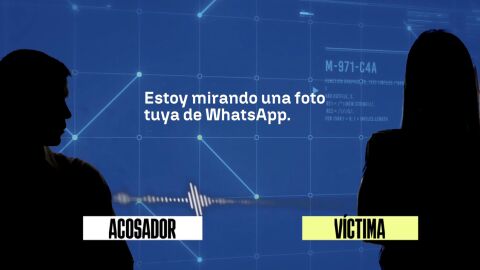 "Estoy mirando una foto tuya de WhatsApp".