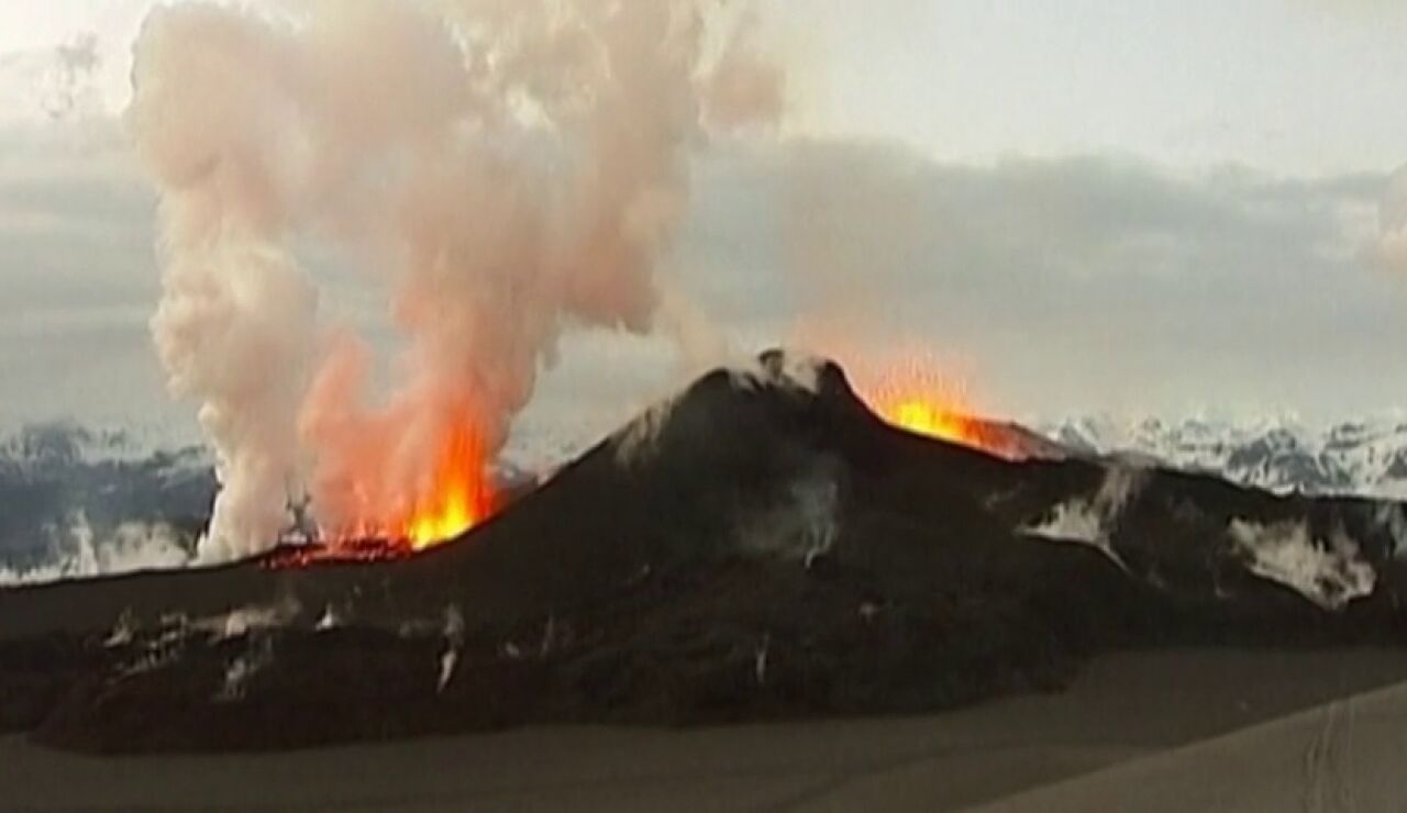 Erupci&oacute;n del volc&aacute;n Eyjafjallajokull en Islandia