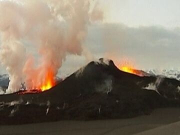 Erupci&oacute;n del volc&aacute;n Eyjafjallajokull en Islandia