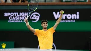 Carlos Alcaraz celebra su victoria ante Cameron Norrie en Indian Wells