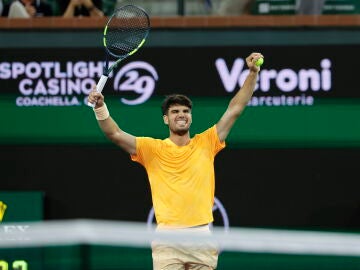 Carlos Alcaraz celebra su victoria ante Cameron Norrie en Indian Wells