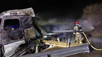 Dos heridos en el accidente de un camión de mercancías peligrosas en la A-2 en Arcos de Jalón (Soria) Dos heridos en el accidente de un camión de mercancías peligrosas en la A-2 en Arcos de Jalón (Soria)