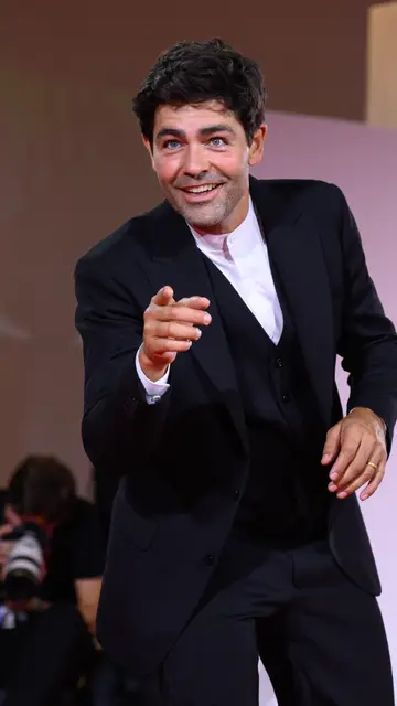 Adrian Grenier en el Festival de Venecia en 2025 Adrian Grenier en el Festival de Venecia en 2025