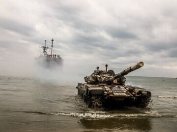 La guerra se intensifica: el transporte mar&iacute;timo y a&eacute;reo se ven afectados