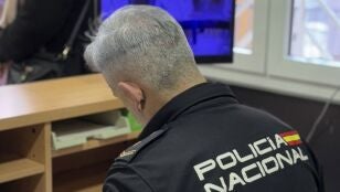 La Polic&iacute;a Nacional detiene a un hombre que rob&oacute; varios elementos en el almac&eacute;n de un restaurante