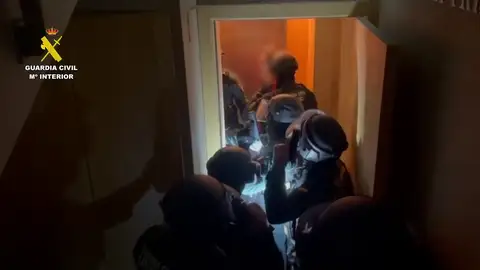 Desmantelada en Barcelona una red que combinaba estafas sentimentales con falsas inversiones inmobiliarias Desmantelada en Barcelona una red que combinaba estafas sentimentales con falsas inversiones inmobiliarias