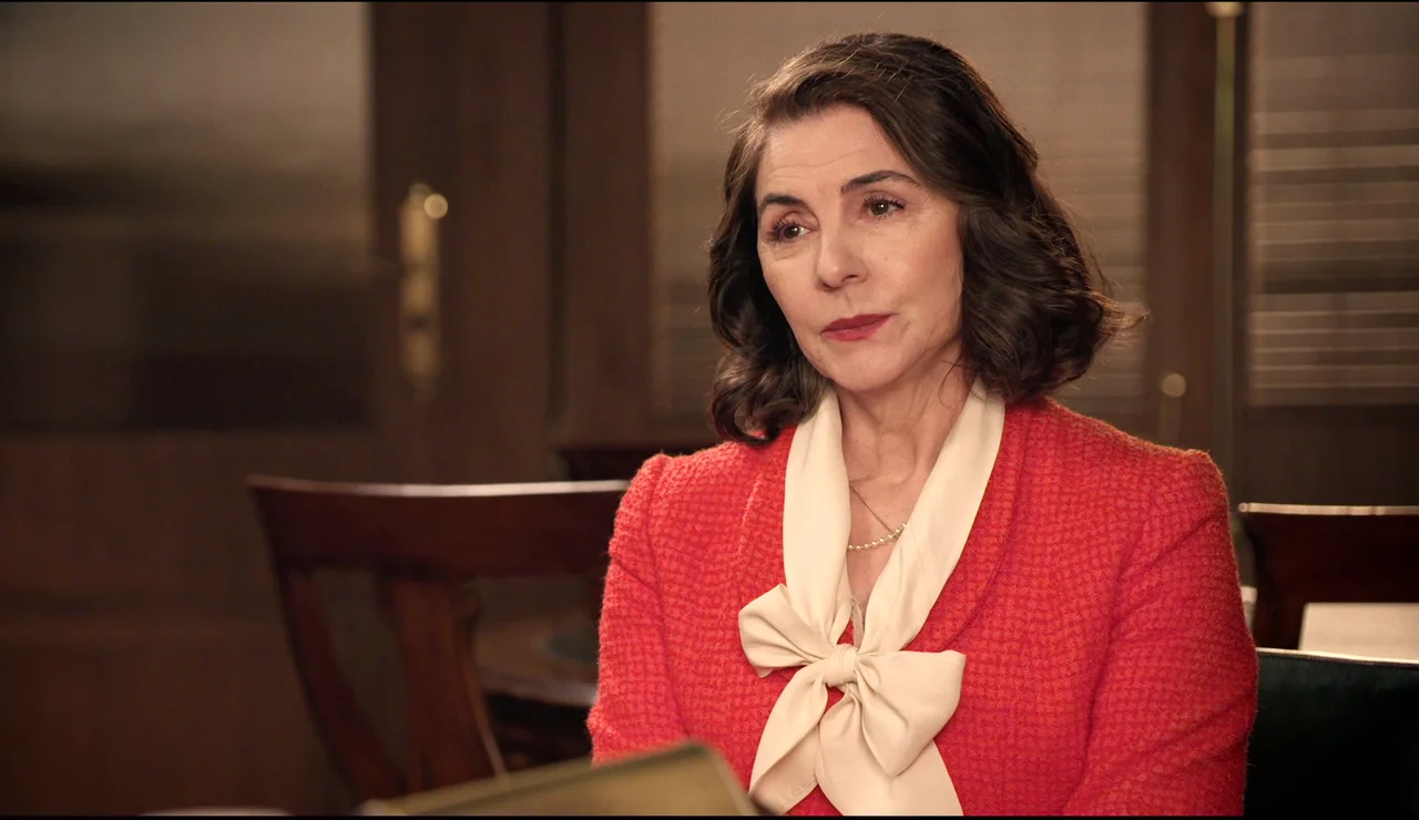 Digna propone a Gabriel relanzar su mítico perfume, pero él se niega