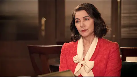 Digna propone a Gabriel relanzar su mítico perfume, pero él se niega Digna propone a Gabriel relanzar su mítico perfume, pero él se niega