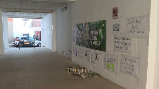 Altar a Francisca Cadenas en el callej&oacute;n d&oacute;nde sele perdi&oacute; la pista, en Hornachos.