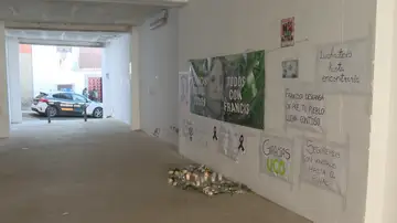 Altar a Francisca Cadenas en el callejón dónde sele perdió la pista, en Hornachos. Altar a Francisca Cadenas en el callejón dónde sele perdió la pista, en Hornachos.