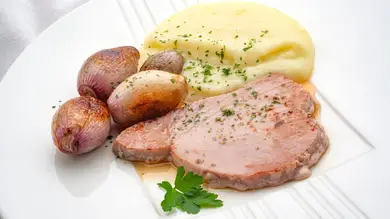 Karlos Arguiñano: receta de suprema de atún en 2 minutos, con puré de patata y chalotas Karlos Arguiñano: receta de suprema de atún en 2 minutos, con puré de patata y chalotas