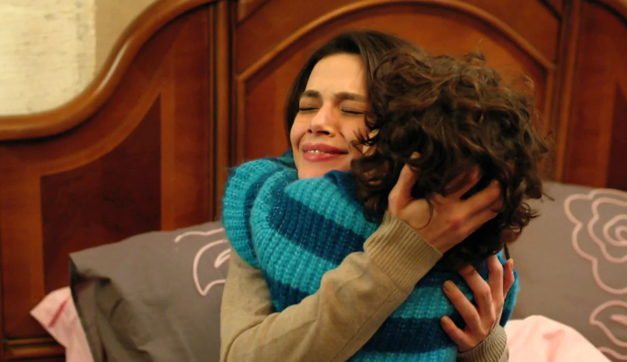 “Son besos para curar”: la escena más tierna de Cihan Deniz con su madre