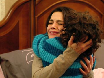&ldquo;Son besos para curar&rdquo;: la escena m&aacute;s tierna de Cihan Deniz con su madre