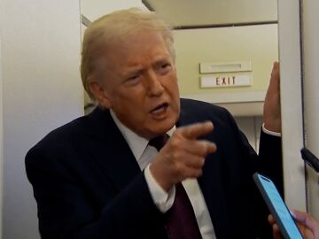 Donald Trump respondiendo a una periodista Donald Trump respondiendo a una periodista