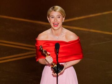 Jessie Buckley tras ganar el Oscar a Mejor Actriz