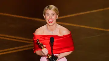 Jessie Buckley tras ganar el Oscar a Mejor Actriz Jessie Buckley tras ganar el Oscar a Mejor Actriz