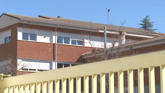 Una madre y uno de sus hijos arrancan un trozo de oreja a un profesor en en el IES Cotes Baixes, Alcoy. Una madre y uno de sus hijos arrancan un trozo de oreja a un profesor en en el IES Cotes Baixes, Alcoy.