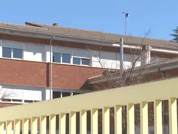 Una madre y uno de sus hijos arrancan un trozo de oreja a un profesor en en el IES Cotes Baixes, Alcoy. Una madre y uno de sus hijos arrancan un trozo de oreja a un profesor en en el IES Cotes Baixes, Alcoy.