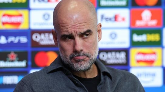 Guardiola atiende a los medios en Mánchester