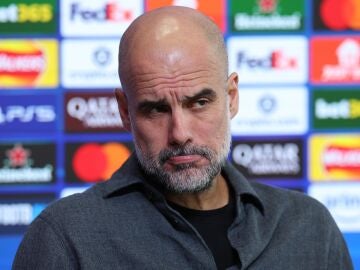 Guardiola atiende a los medios en M&aacute;nchester