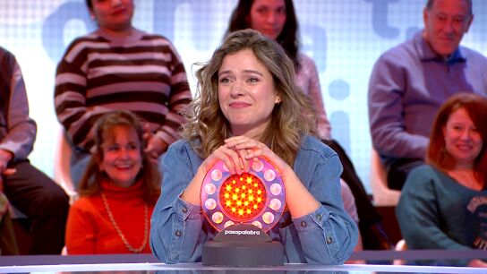 Clara Garrido presume de &lsquo;Maneras de vivir&rsquo; y debuta en La Pista con victoria