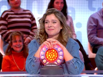 Clara Garrido presume de &lsquo;Maneras de vivir&rsquo; y debuta en La Pista con victoria