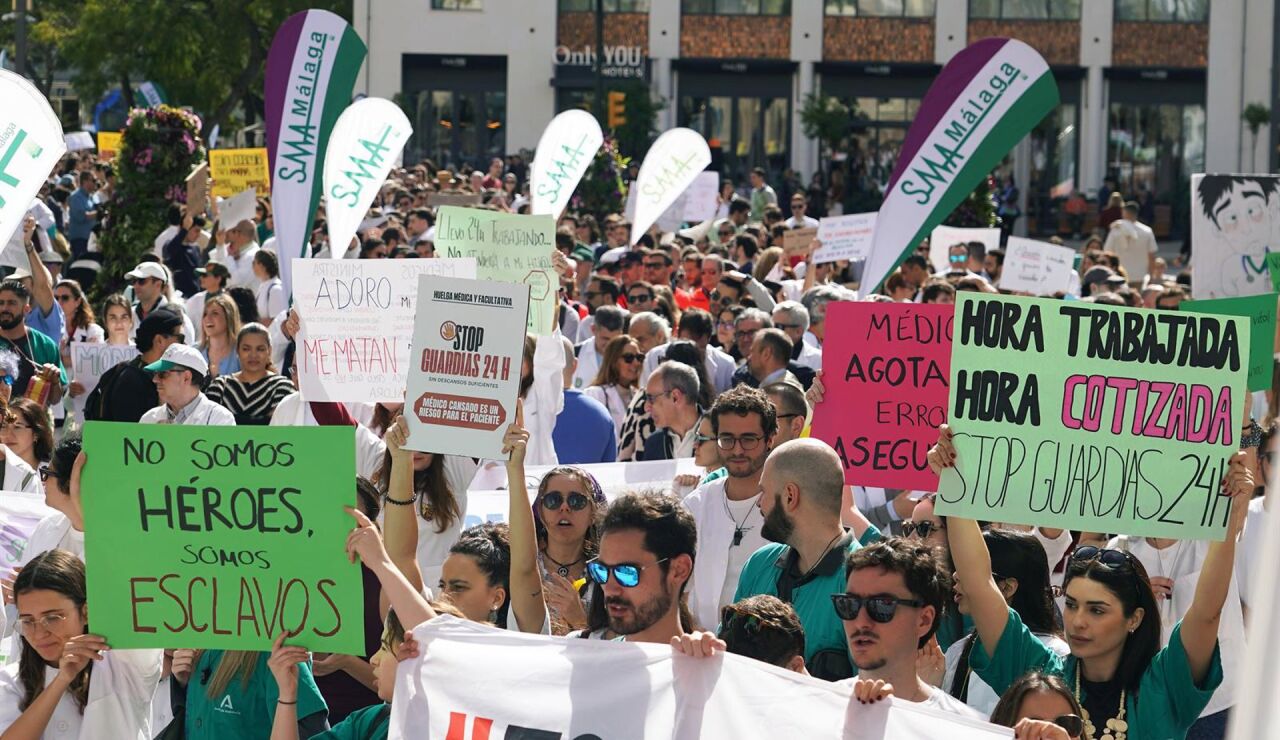 Los m&eacute;dicos inician este lunes su segunda semana de huelga para reclamar un Estatuto Marco propio