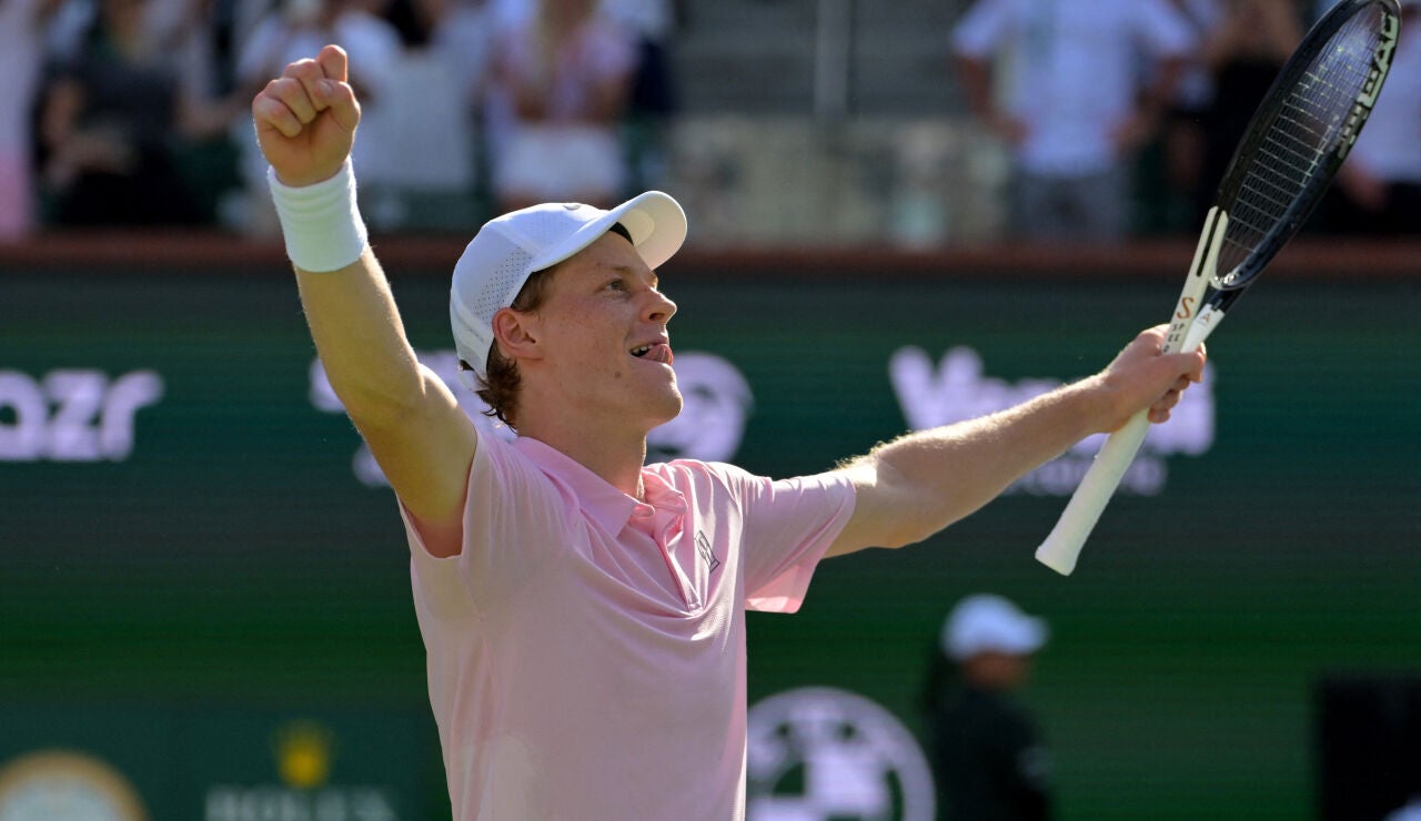 Jannik Sinner celebra su victoria ante Medvedev en la final de Indian Wells