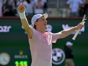 Jannik Sinner celebra su victoria ante Medvedev en la final de Indian Wells
