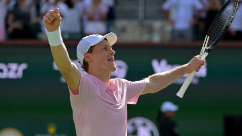Jannik Sinner celebra su victoria ante Medvedev en la final de Indian Wells
