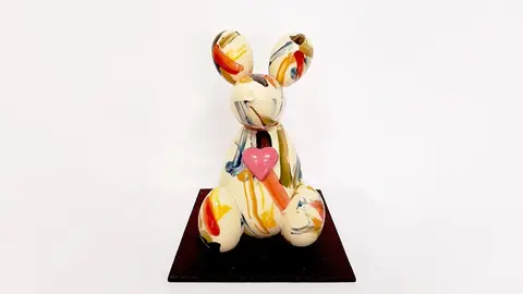 Los niños del Hospital de Sant Pau reciben una enorme mona de pascua Los niños del Hospital de Sant Pau reciben una enorme mona de pascua