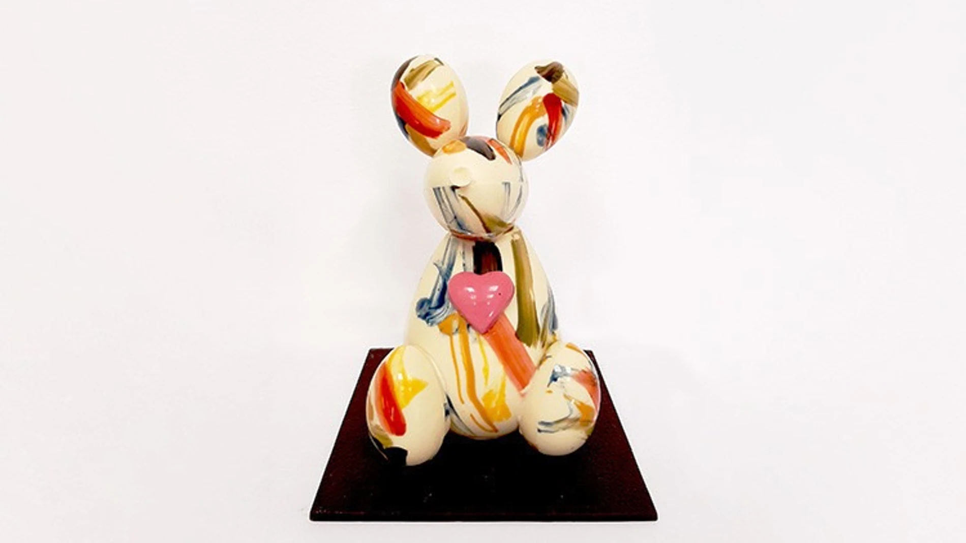 Los niños del Hospital de Sant Pau reciben una enorme mona de pascua Los niños del Hospital de Sant Pau reciben una enorme mona de pascua