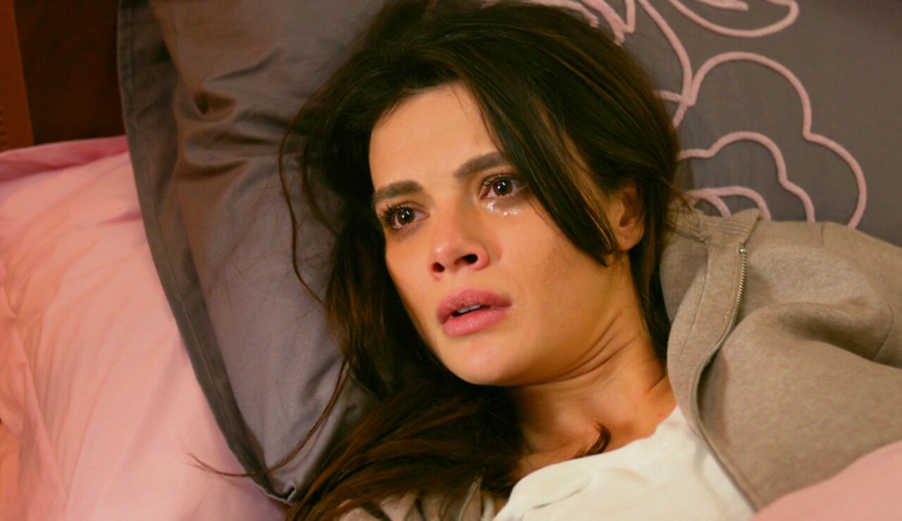 &ldquo;No vi nada&rdquo;: Cihan miente a Alya para tapar que Sadakat le dispar&oacute;