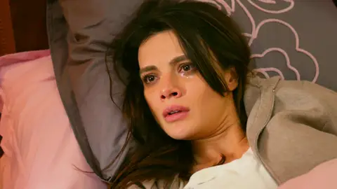 “No vi nada”: Cihan miente a Alya para tapar que Sadakat le disparó “No vi nada”: Cihan miente a Alya para tapar que Sadakat le disparó