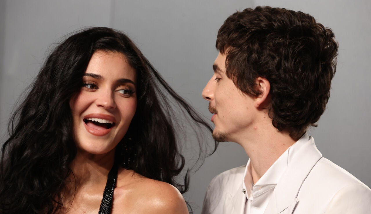 Kylie Jenner y Timoth&eacute;e Chalamet divirtiendose en la fiesta de Vanity Fear