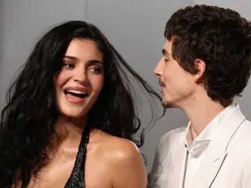 Kylie Jenner y Timothée Chalamet divirtiendose en la fiesta de Vanity Fear Kylie Jenner y Timothée Chalamet divirtiendose en la fiesta de Vanity Fear