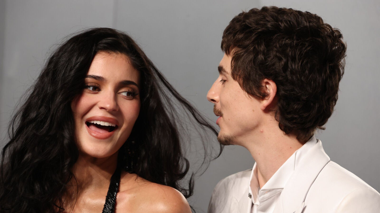Kylie Jenner y Timothée Chalamet posan juntos y con beso incluido: no en los Oscar, pero sí en la fiesta de Vanity Fair