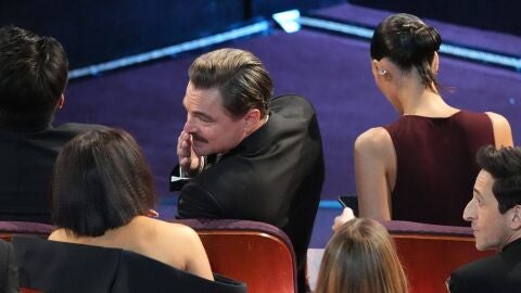 Leonardo DiCaprio junto a su novia Vittoria Ceretti en Los Oscar 2026