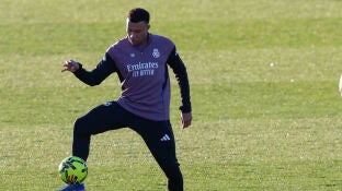 Kylian Mbapp&eacute;, en un entrenamiento con el Real Madrid