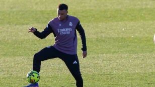 Kylian Mbapp&eacute;, en un entrenamiento con el Real Madrid