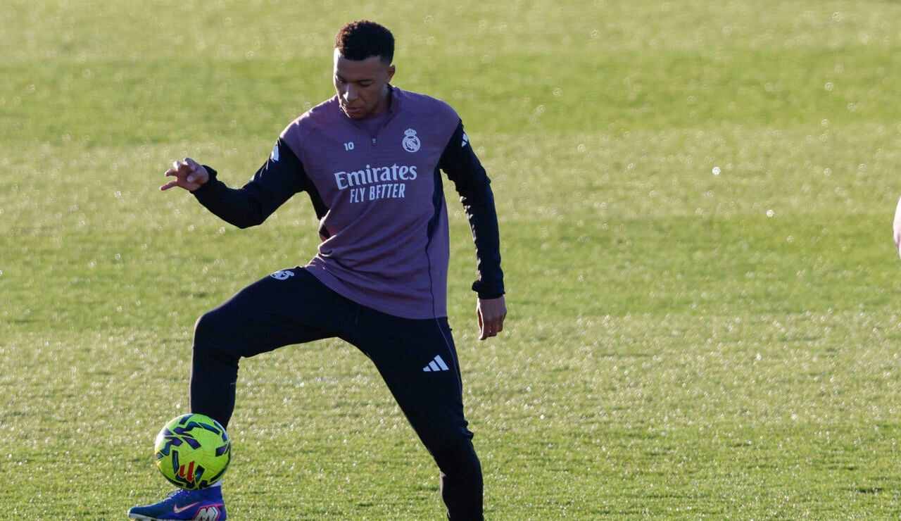 Kylian Mbapp&eacute;, en un entrenamiento con el Real Madrid