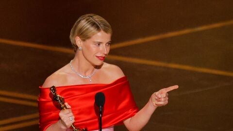 Jessie Buckley tras ganar el Oscar a Mejor Actriz