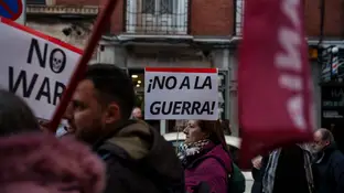 Manifestación contra la OTAN en Madrid Manifestante porta pancarta con lema '¡No a la guerra!' durante la manifestación organizada por movimientos contra la OTAN, a 14 de marzo de 2026, en Madrid (España). La marcha ha sido convocada en el marco del 40 aniversario del referéndum por la permanencia de España en la Alianza Atlántica. 14 MARZO 2026 MANIFESTACIÓN Matias Chiofalo / Europa Press 14/03/2026