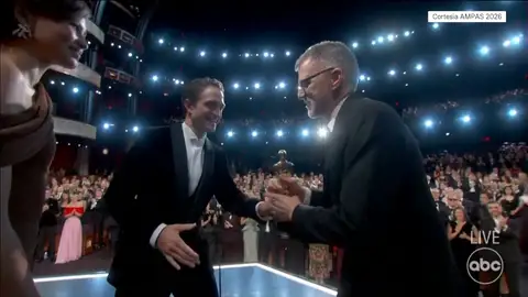 Anderson recoge el Óscar al 'Mejor director' Anderson recoge el Óscar al 'Mejor director'